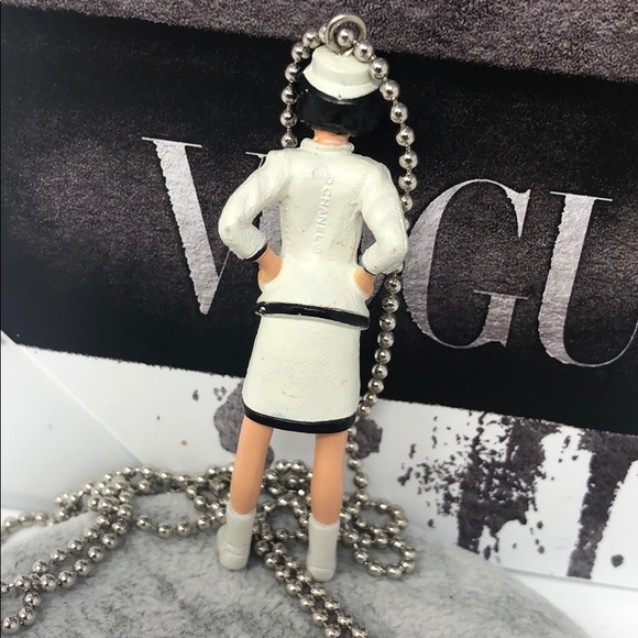 Chanel girl necklace - Picture 3 of 8